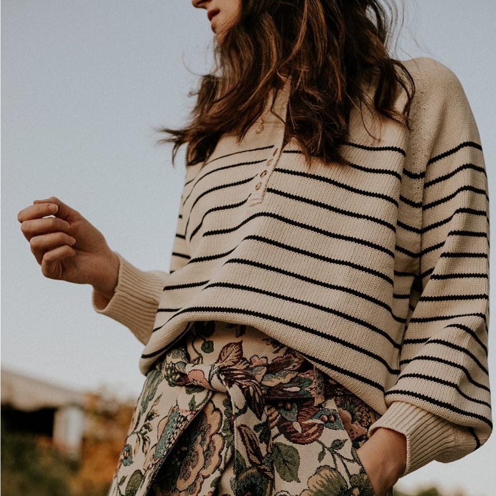 Léontine Jumper
Knitwear
Colour : Navy / Ecru
Size : XS (FR Size XS)
Sezane